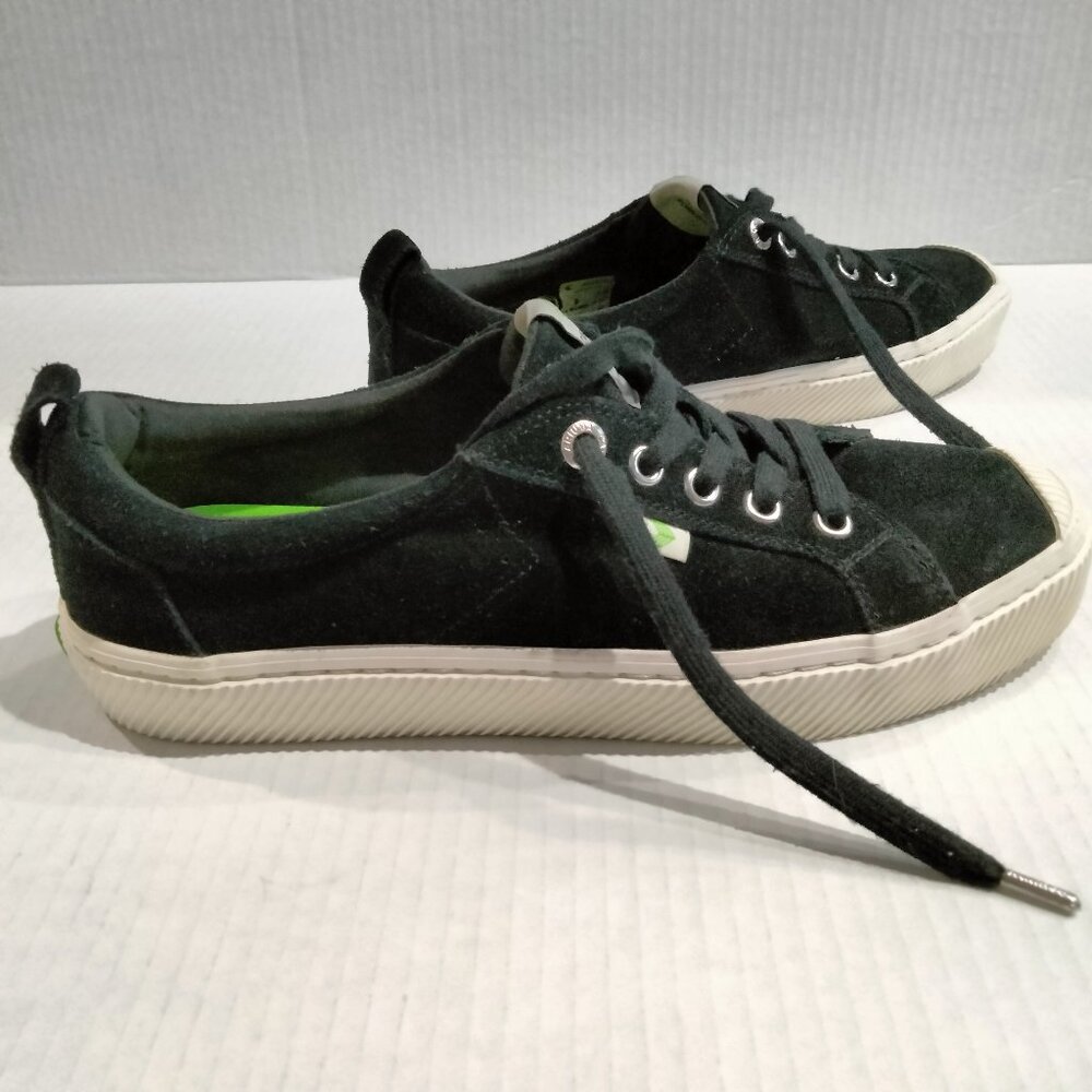 Cariuma OCA Low Classic Sneaker, Black Suede, Women’s Size 9